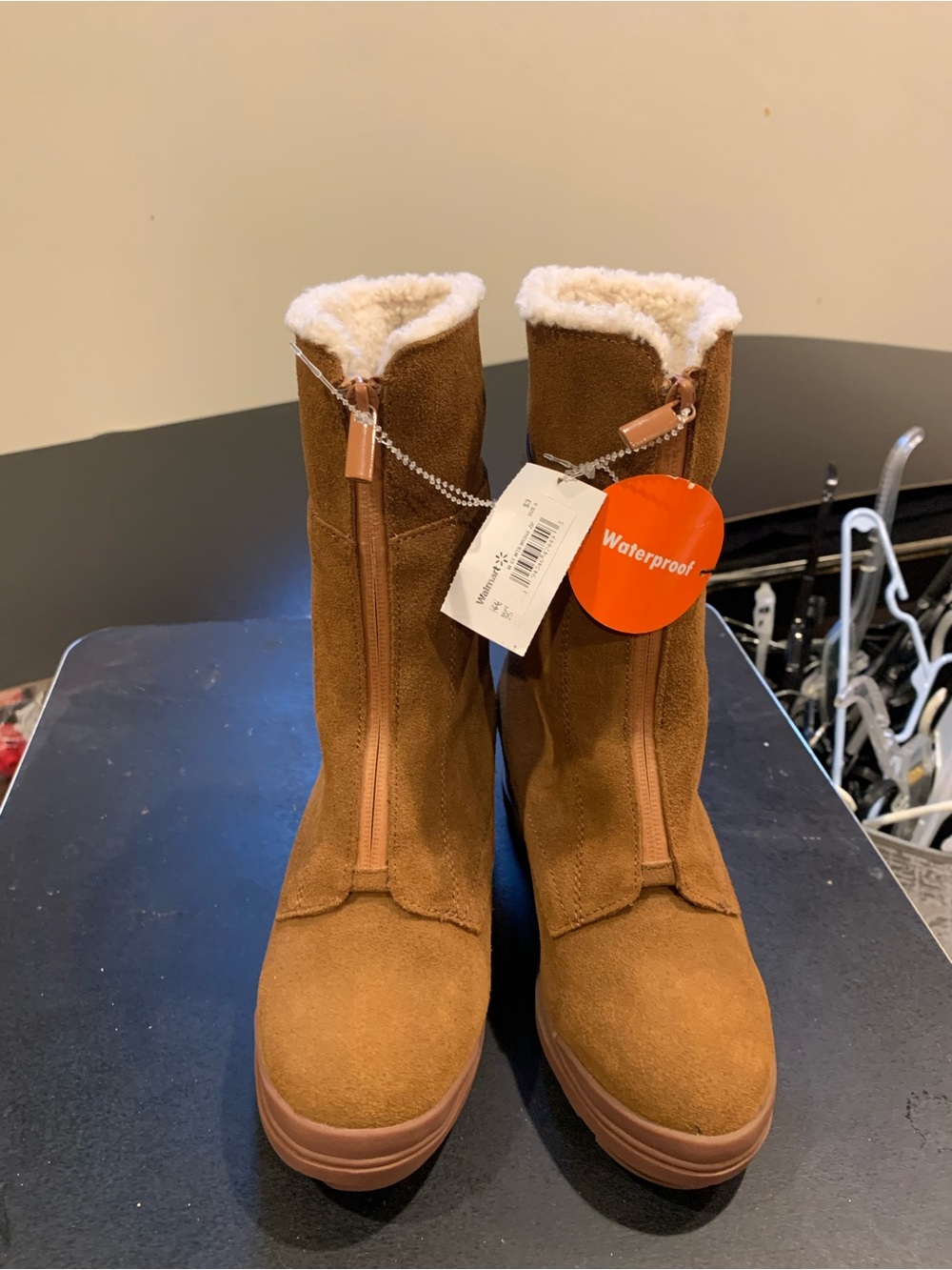 New WoOzark Trail Women’s Tan Waterproof Suede-Style Winter Zip Boots. Size 6